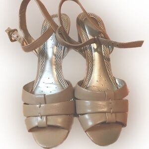 Easy spirit  Leather  Antigravity sandals Padded footbed Lightweight  Sz 6 1/2